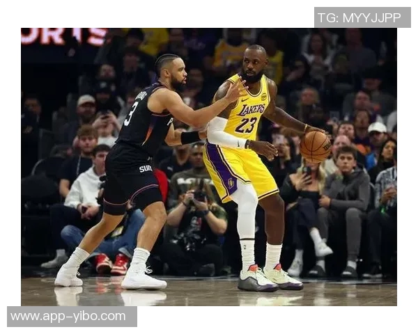 詹姆斯谈防守策略愿意放中距离两分太阳队表现出色投篮命中率高